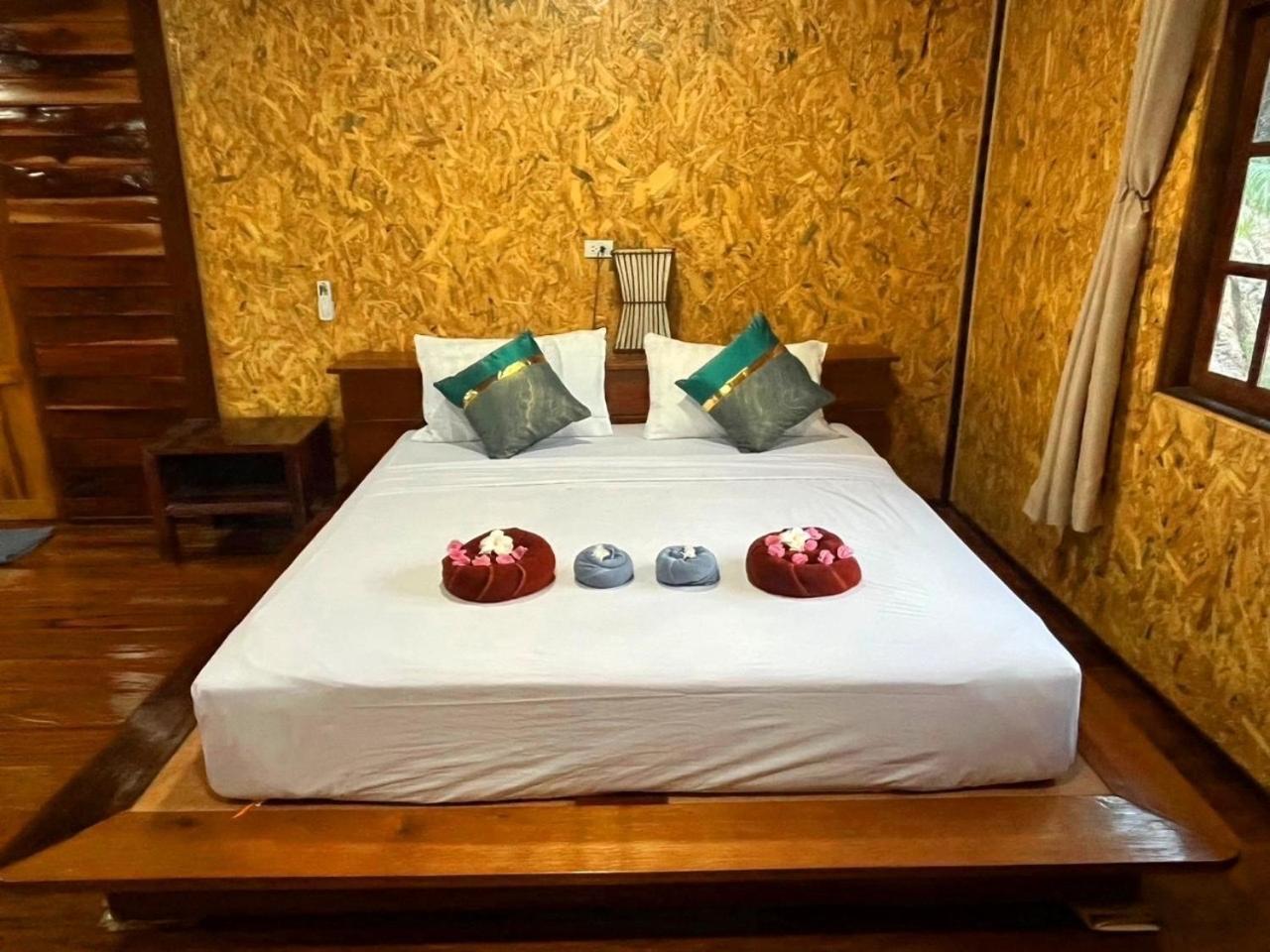 Koh Jum Home Stay ภายนอก รูปภาพ